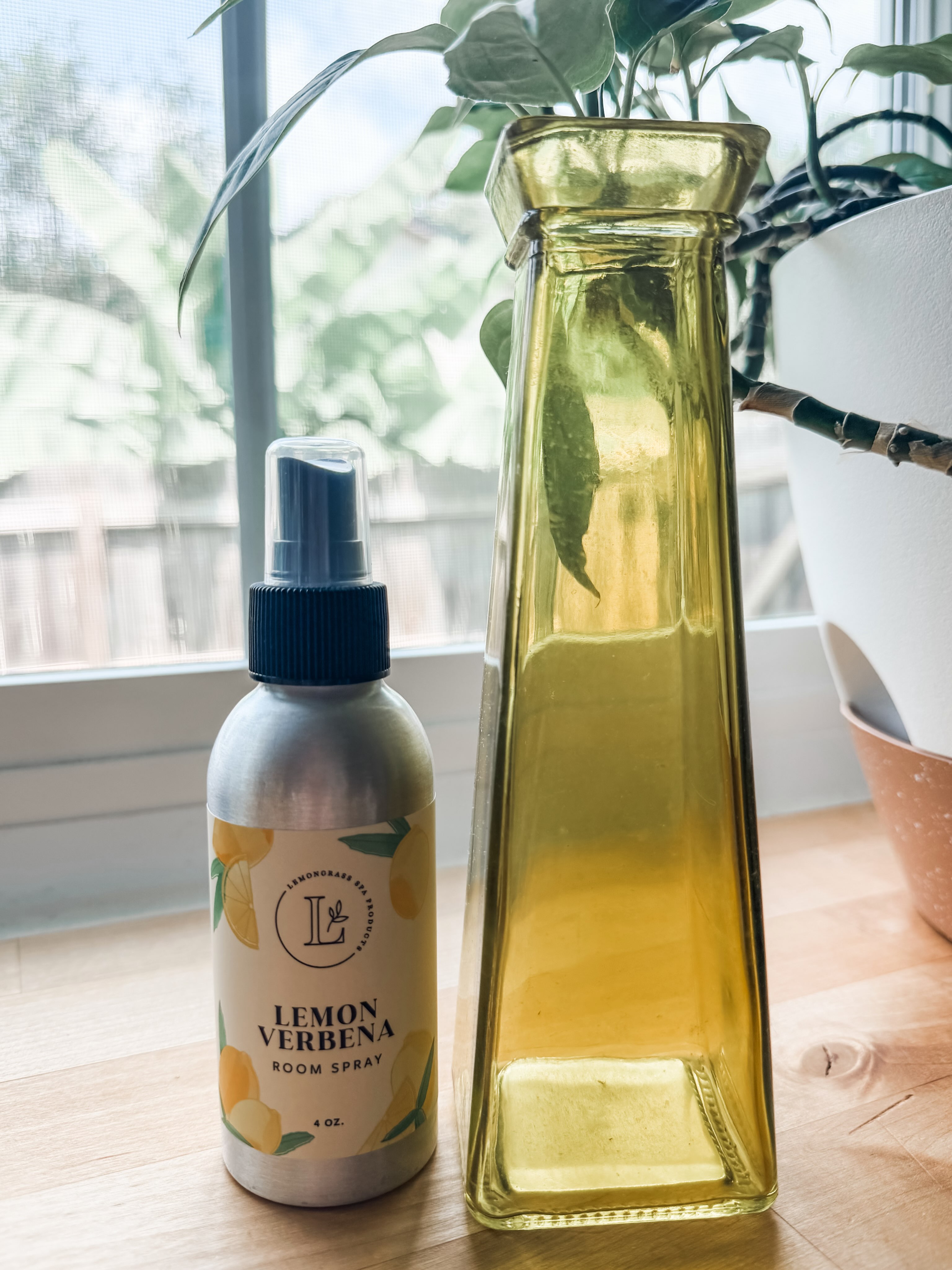 🍋 Is it just me—or does lemon anything smell like a clean house, no matter the season?